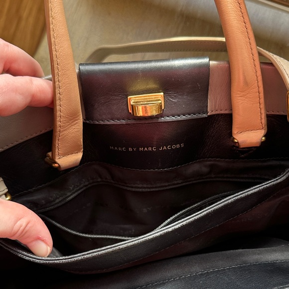 Marc By Marc Jacobs Black and Tan Tote Bag - Picture 12 of 14